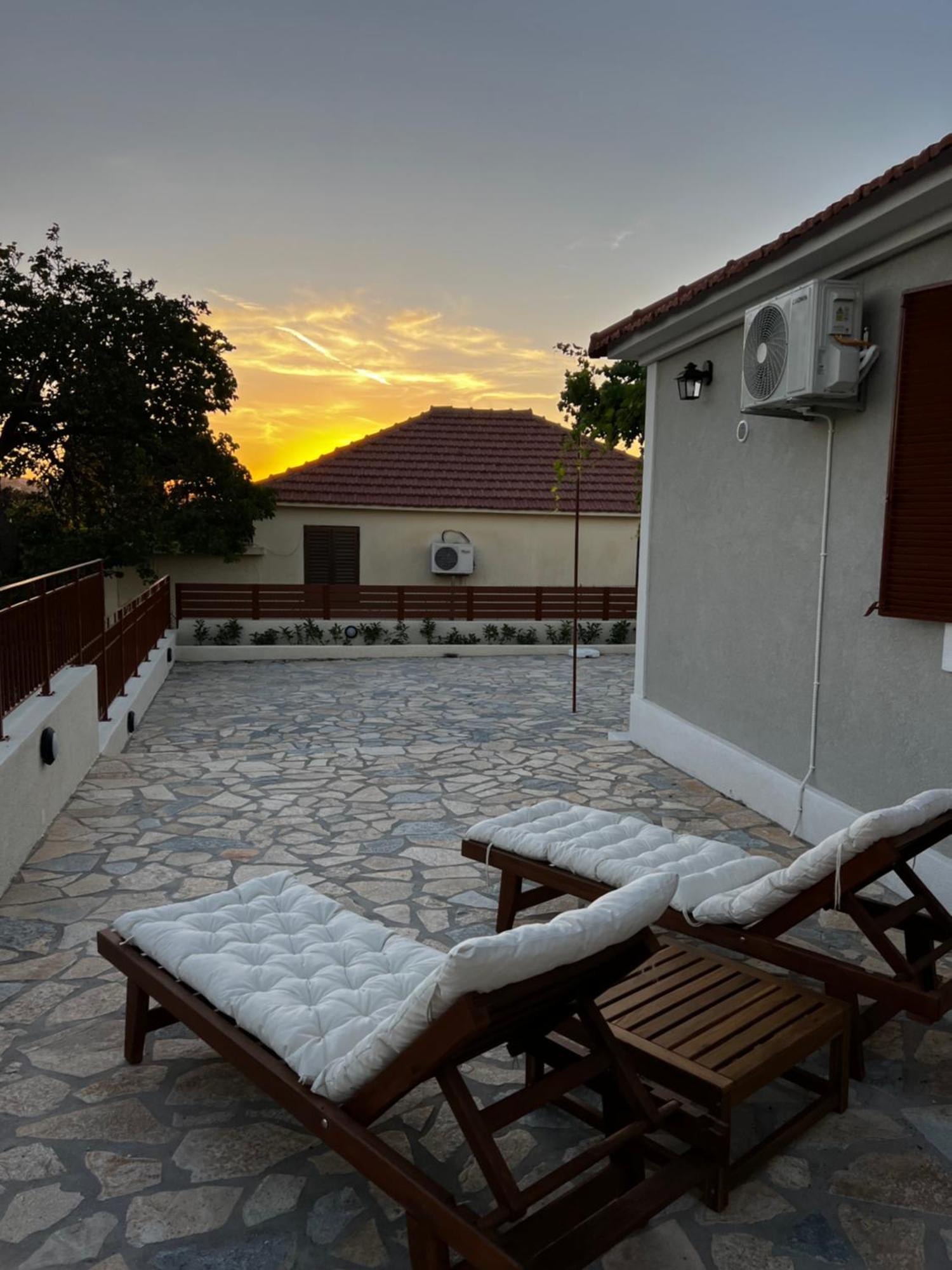 Anthea Country house